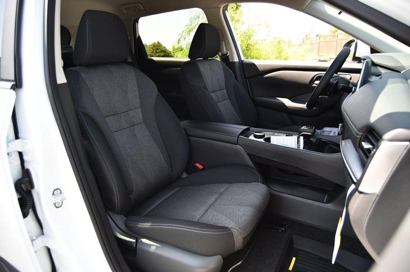 Nissan Rogue Vehicle Image 20
