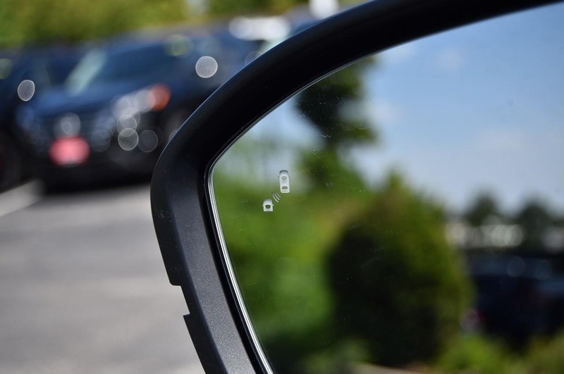 Nissan Murano Vehicle Image 11
