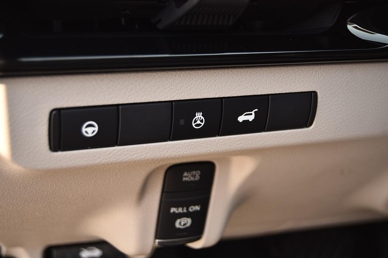 Nissan Murano Vehicle Image 12