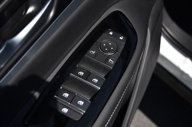 Nissan Murano Vehicle Image 09