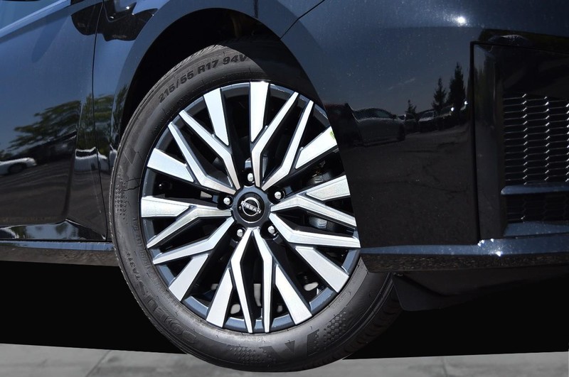 Nissan Altima Vehicle Image 03