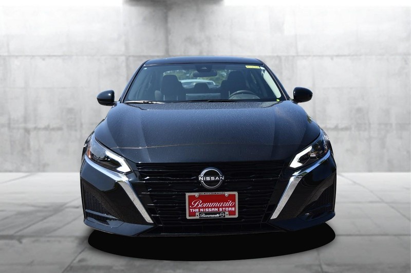 Nissan Altima Vehicle Image 04