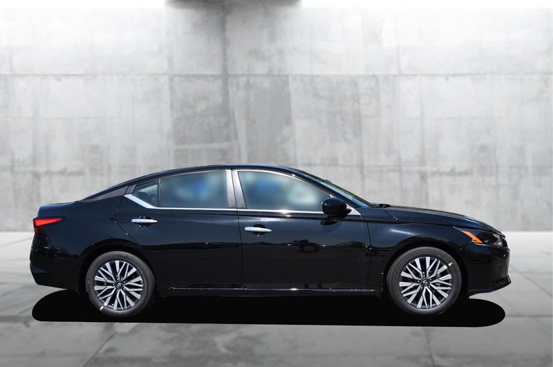 Nissan Altima Vehicle Image 05