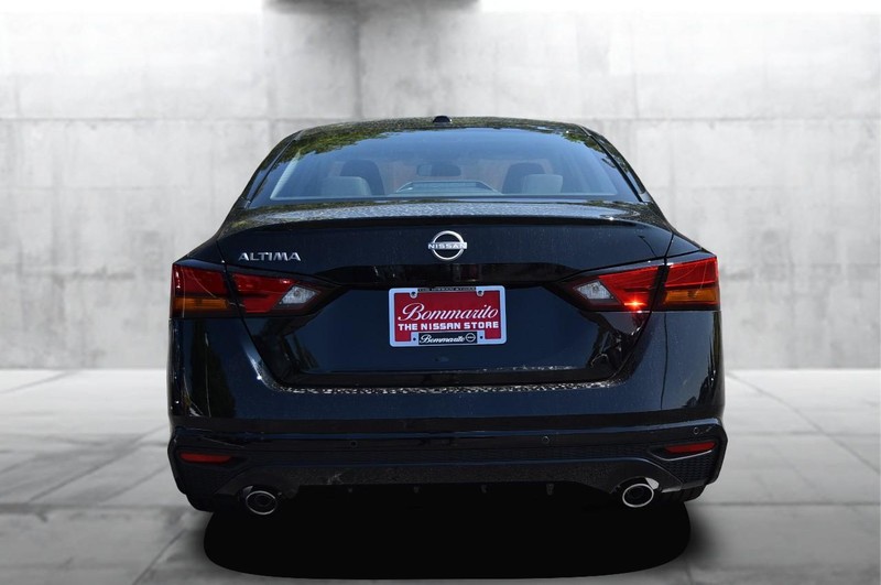 Nissan Altima Vehicle Image 06