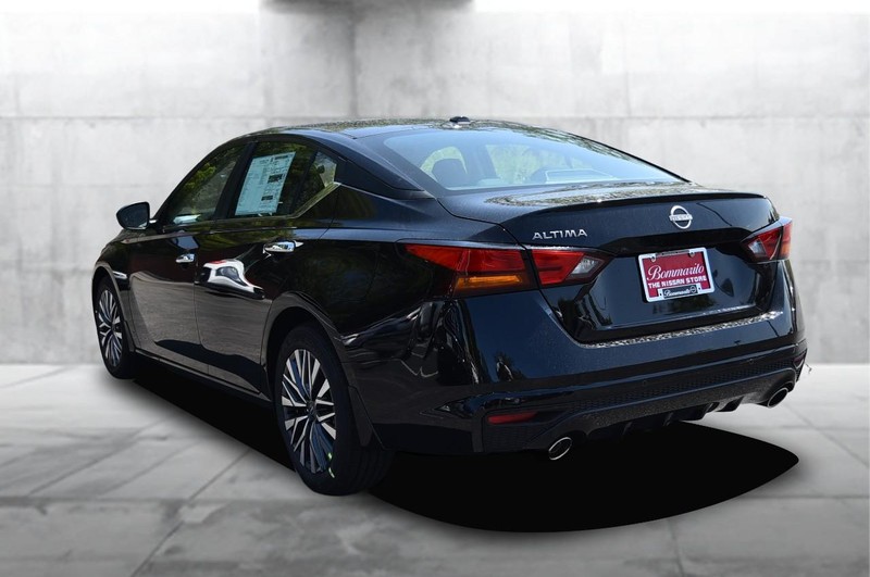 Nissan Altima Vehicle Image 07