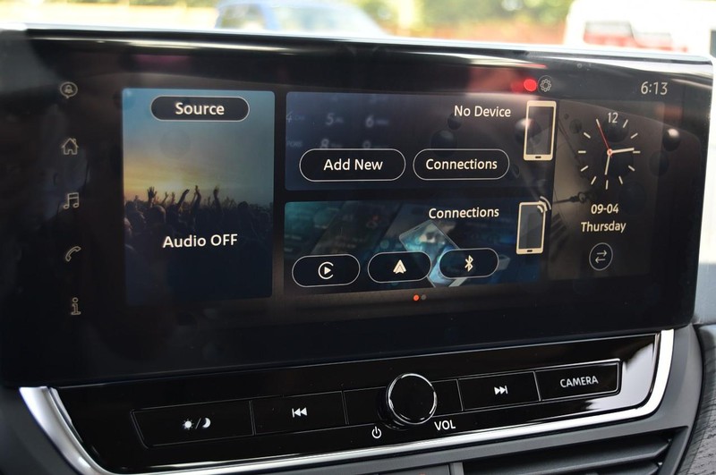 Nissan Altima Vehicle Image 14