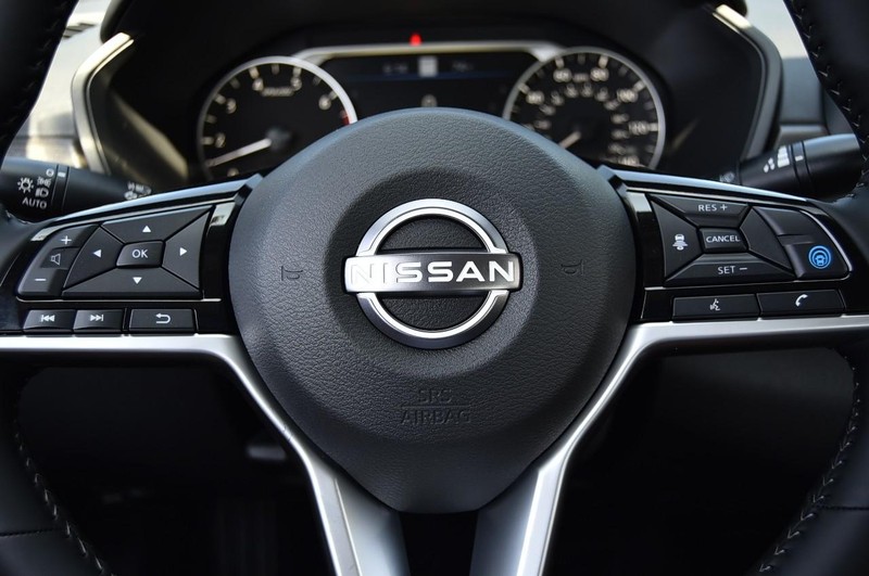 Nissan Altima Vehicle Image 18