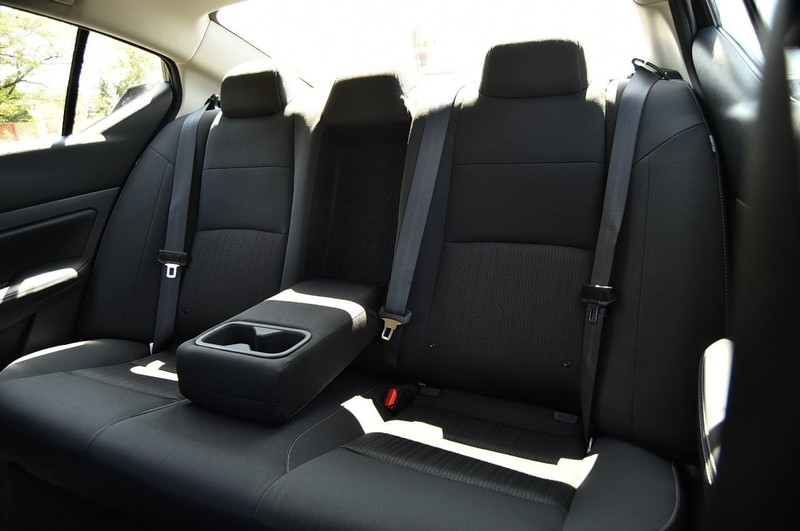 Nissan Altima Vehicle Image 22