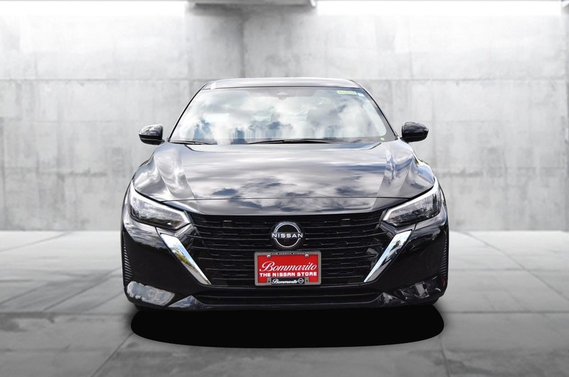 Nissan Sentra Vehicle Image 04