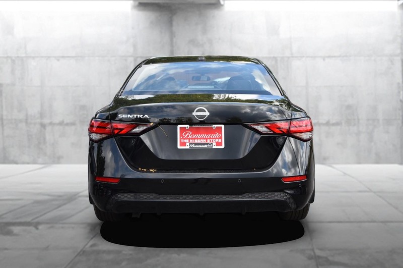 Nissan Sentra Vehicle Image 06