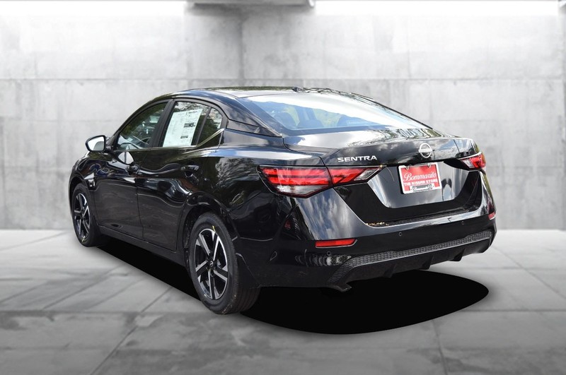 Nissan Sentra Vehicle Image 07