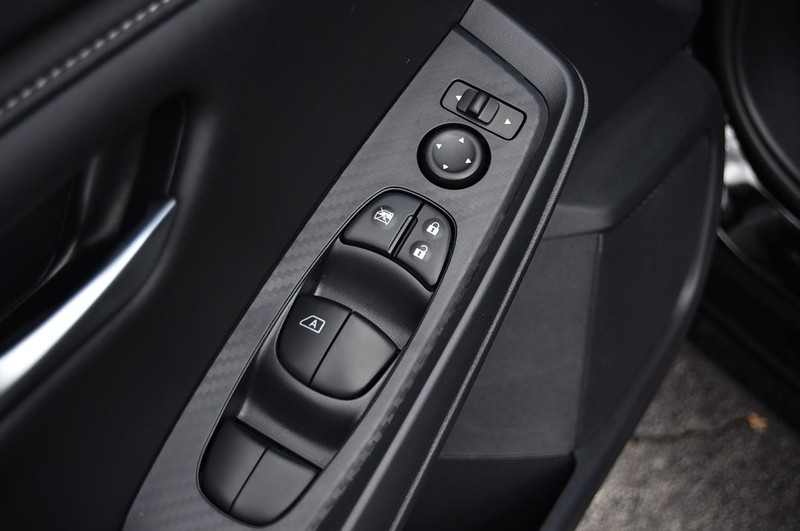 Nissan Sentra Vehicle Image 09
