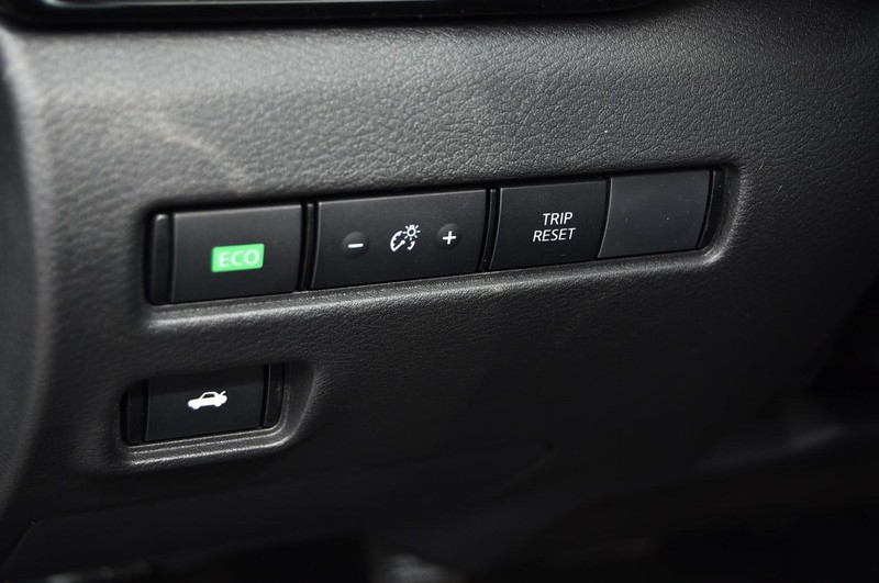Nissan Sentra Vehicle Image 11