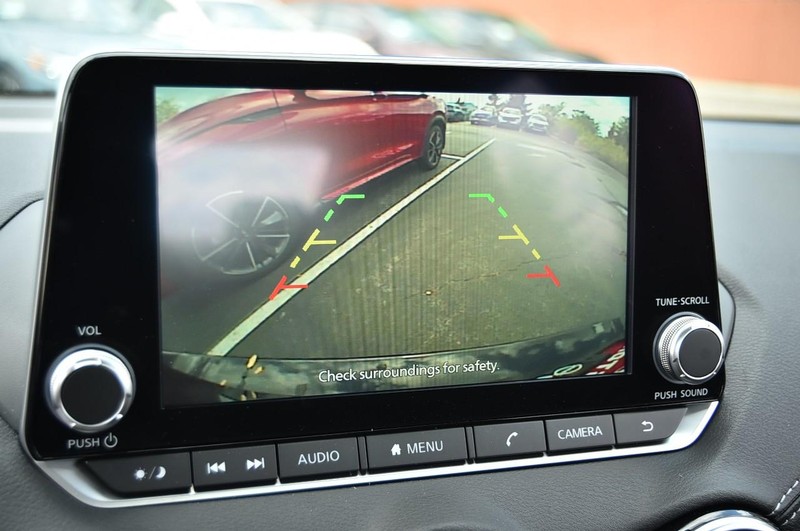 Nissan Sentra Vehicle Image 13