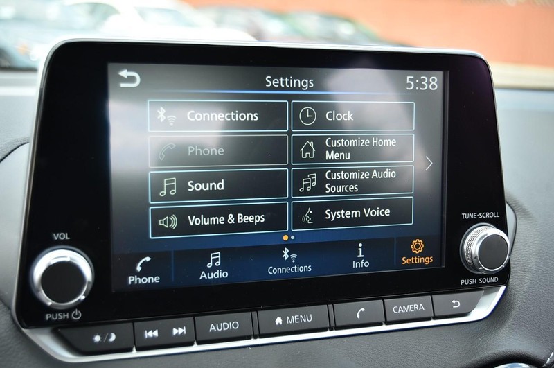 Nissan Sentra Vehicle Image 14