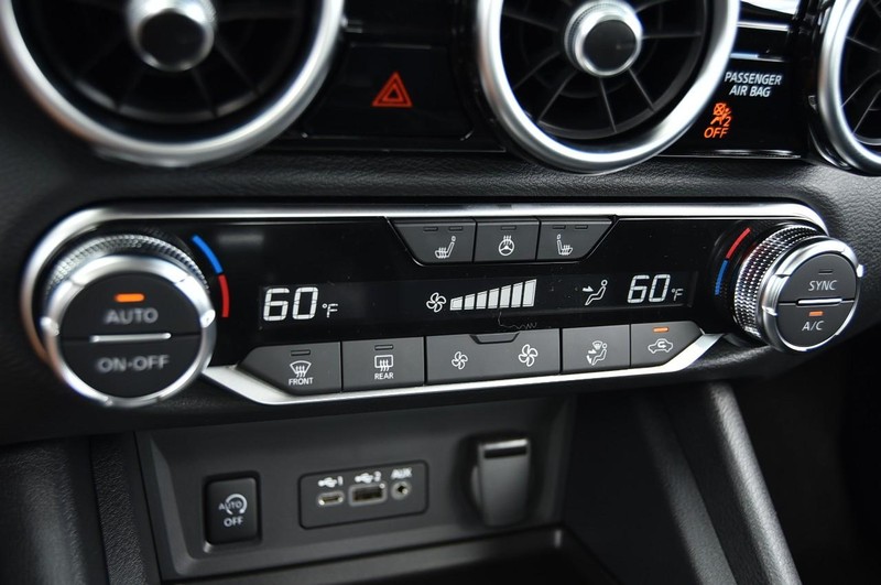 Nissan Sentra Vehicle Image 15