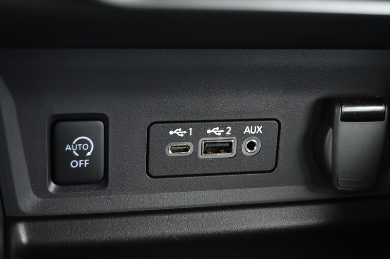 Nissan Sentra Vehicle Image 16