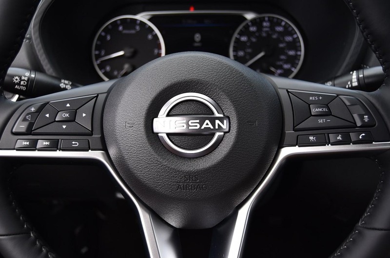 Nissan Sentra Vehicle Image 18