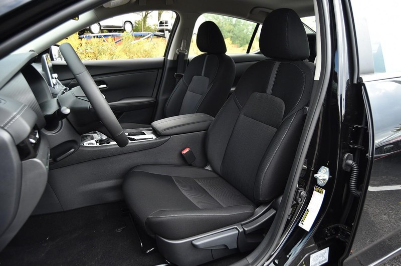 Nissan Sentra Vehicle Image 19
