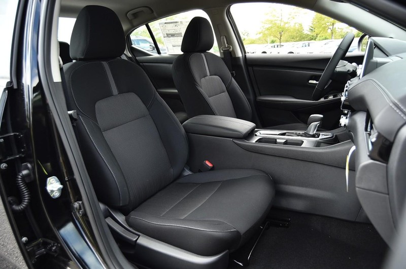 Nissan Sentra Vehicle Image 20