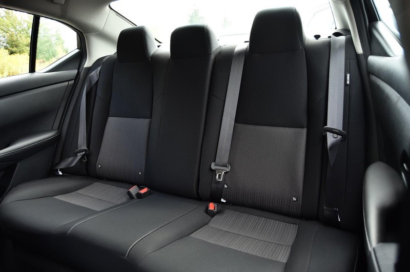 Nissan Sentra Vehicle Image 21