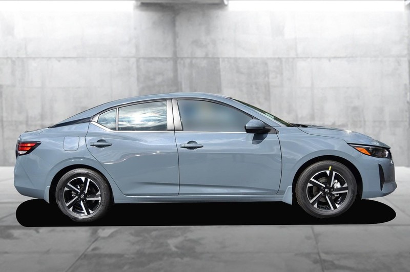 Nissan Sentra Vehicle Image 05