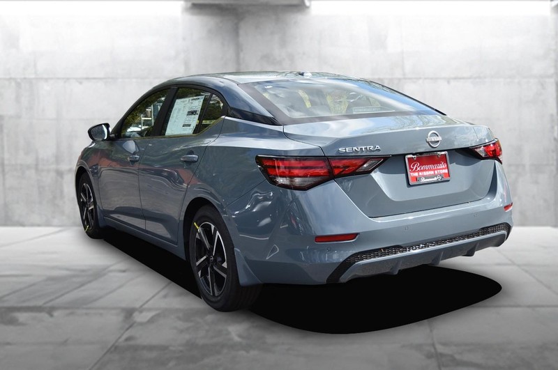 Nissan Sentra Vehicle Image 07