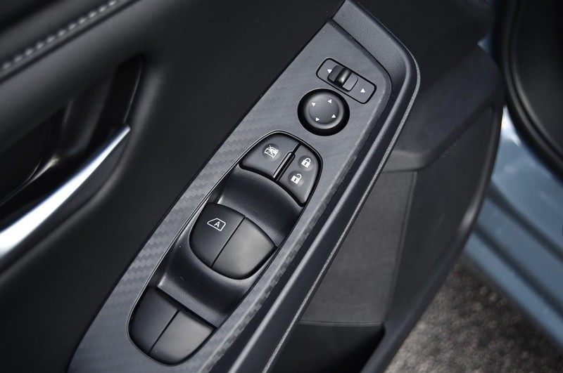 Nissan Sentra Vehicle Image 09