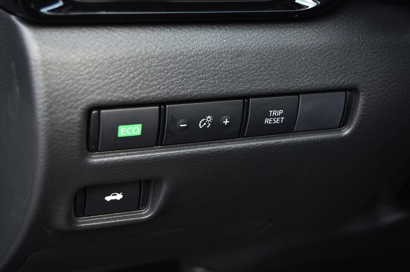 Nissan Sentra Vehicle Image 11