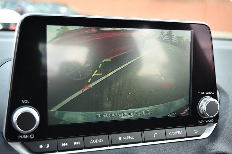 Nissan Sentra Vehicle Image 13
