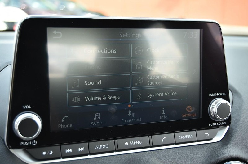 Nissan Sentra Vehicle Image 14