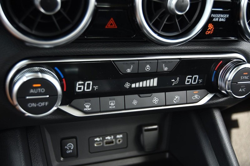 Nissan Sentra Vehicle Image 15