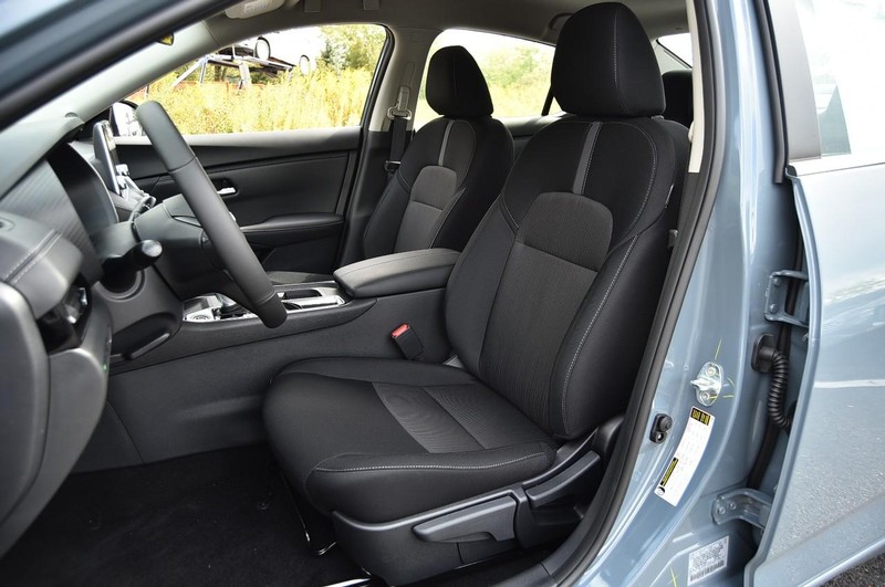 Nissan Sentra Vehicle Image 19
