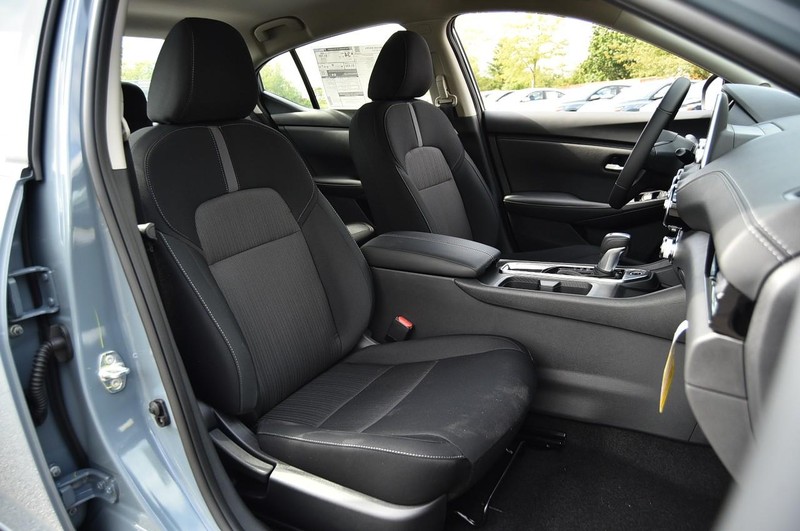 Nissan Sentra Vehicle Image 20