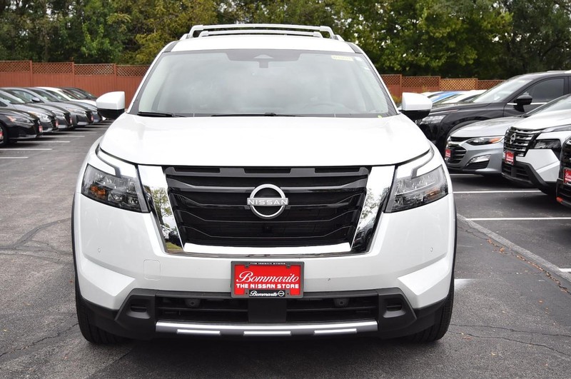 Nissan Pathfinder Vehicle Image 04