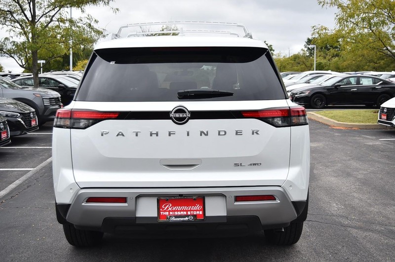 Nissan Pathfinder Vehicle Image 06