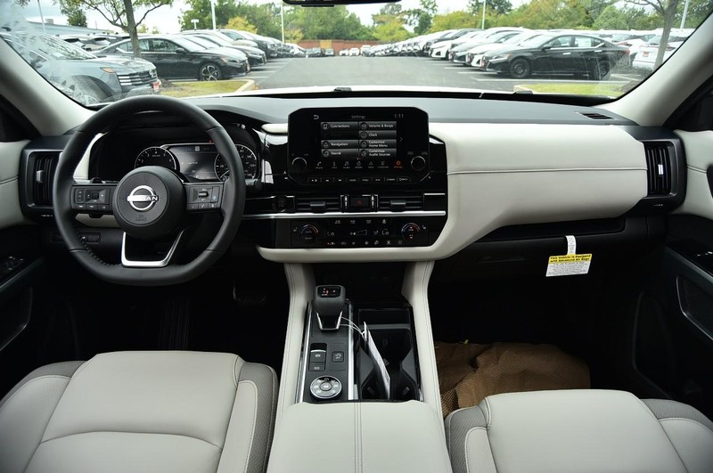 Nissan Pathfinder Vehicle Image 08