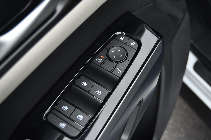 Nissan Pathfinder Vehicle Image 09