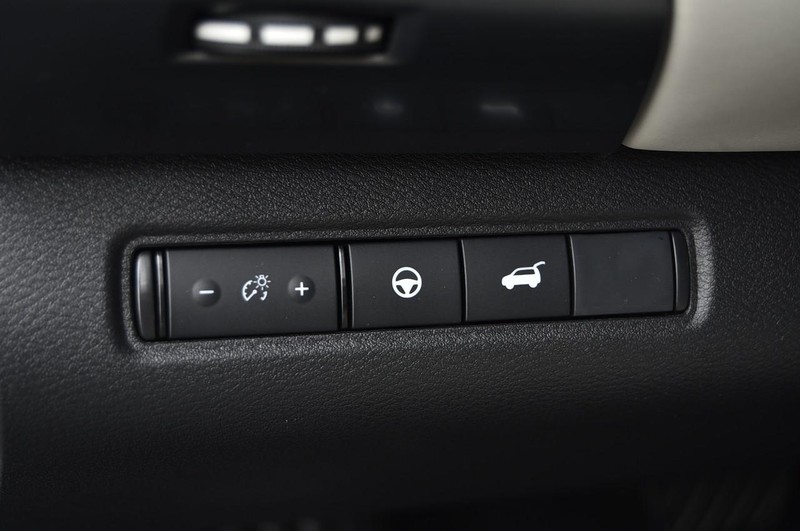 Nissan Pathfinder Vehicle Image 11