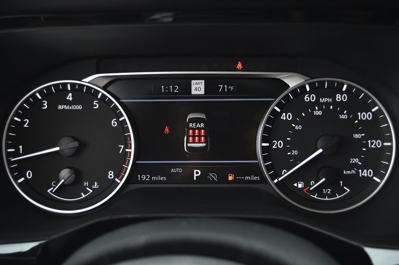 Nissan Pathfinder Vehicle Image 12