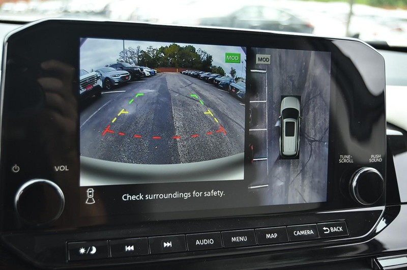 Nissan Pathfinder Vehicle Image 13