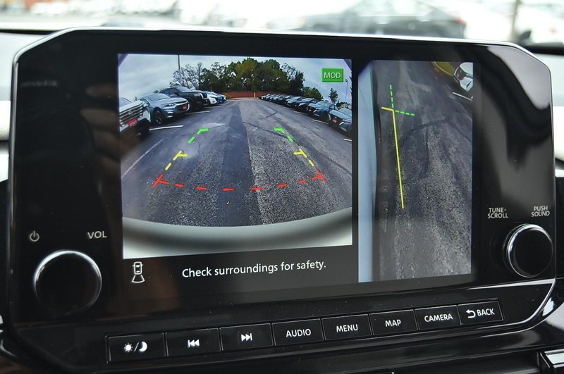 Nissan Pathfinder Vehicle Image 14
