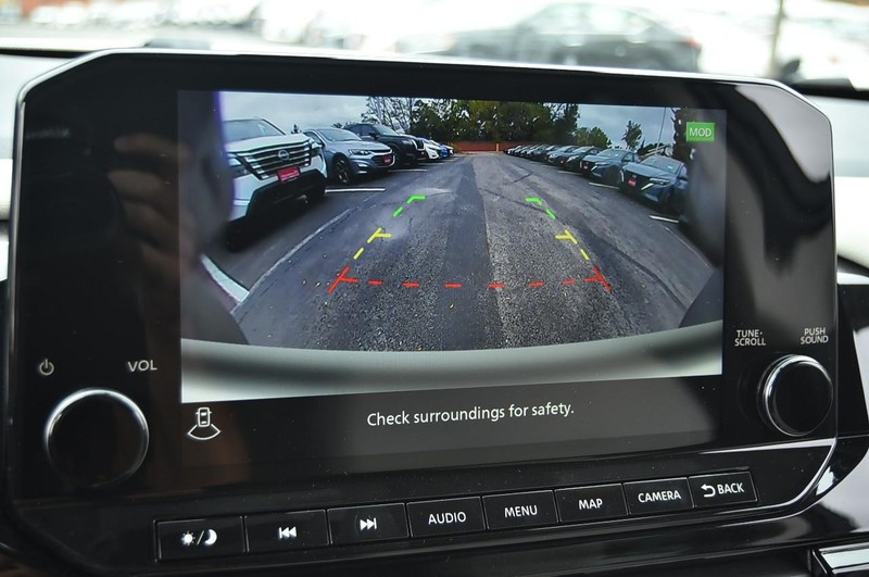 Nissan Pathfinder Vehicle Image 15