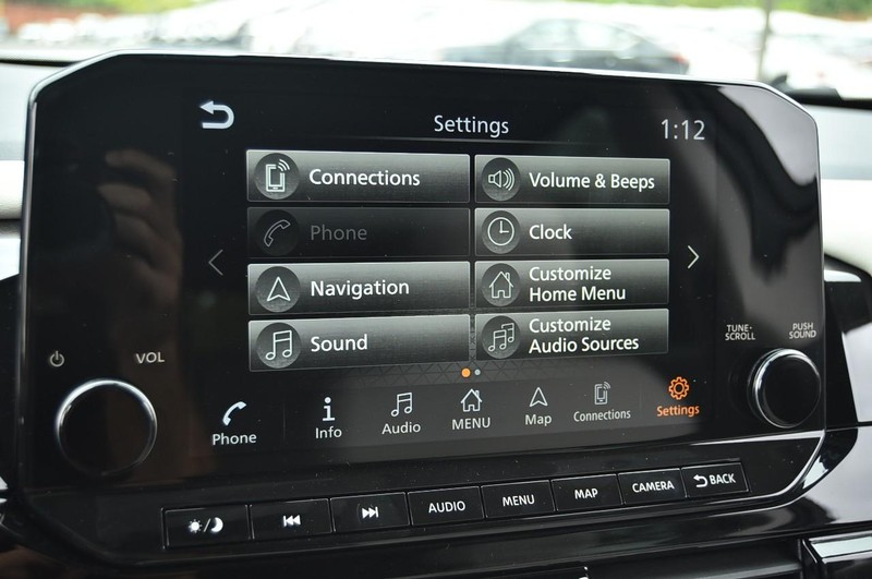 Nissan Pathfinder Vehicle Image 16