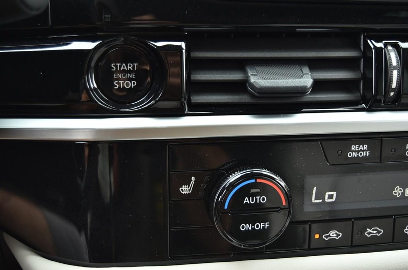 Nissan Pathfinder Vehicle Image 17