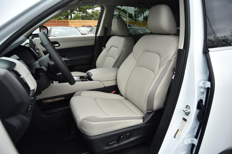 Nissan Pathfinder Vehicle Image 22