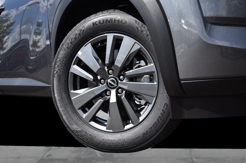 Nissan Pathfinder Vehicle Image 03
