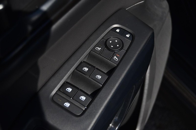Nissan Pathfinder Vehicle Image 09