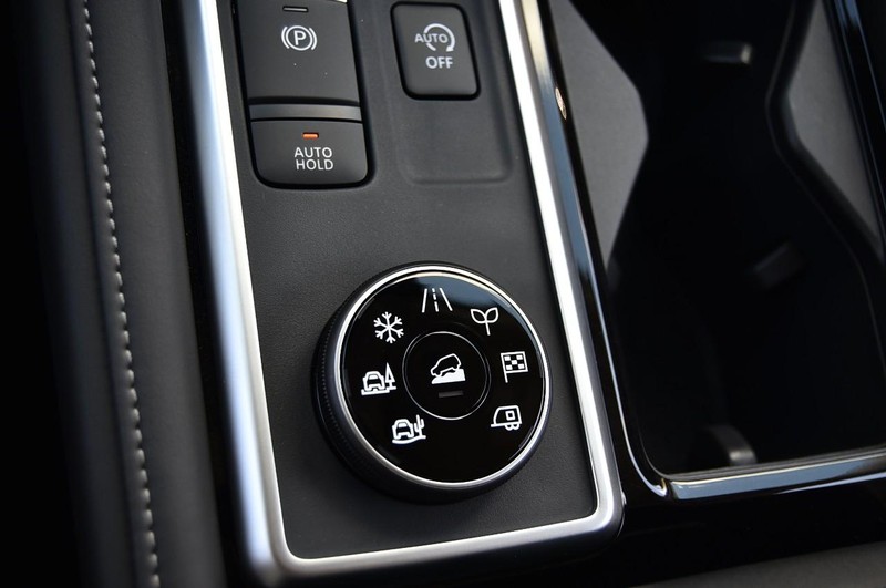 Nissan Pathfinder Vehicle Image 18