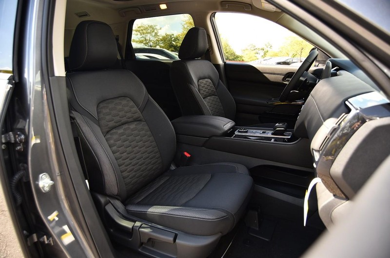 Nissan Pathfinder Vehicle Image 21
